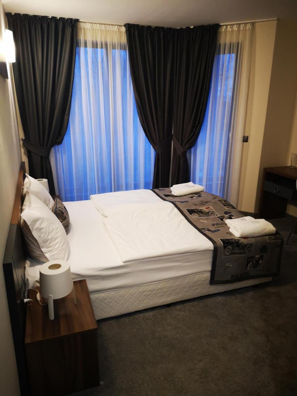 Family Hotel Novel City Burgas Екстер'єр фото